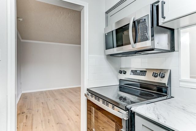 3224 Timmons Lane 157, Houston, TX 77027