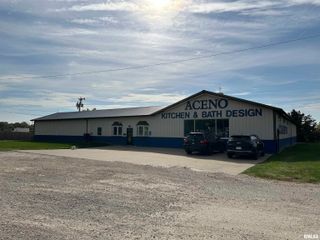 7475 STATE Street, Bettendorf, IA 52722