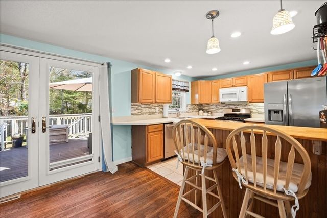 67 Fosdick Rd, Carver, MA 02330