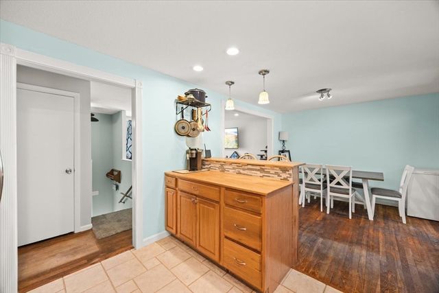 67 Fosdick Rd, Carver, MA 02330