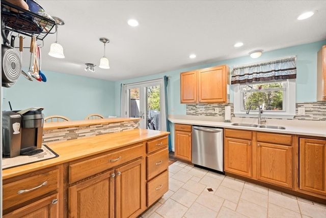 67 Fosdick Rd, Carver, MA 02330