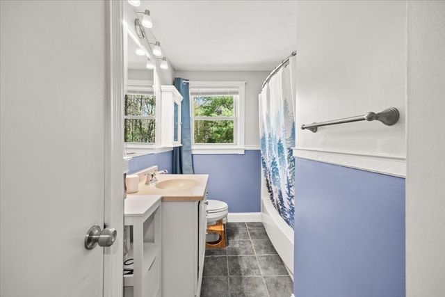 67 Fosdick Rd, Carver, MA 02330