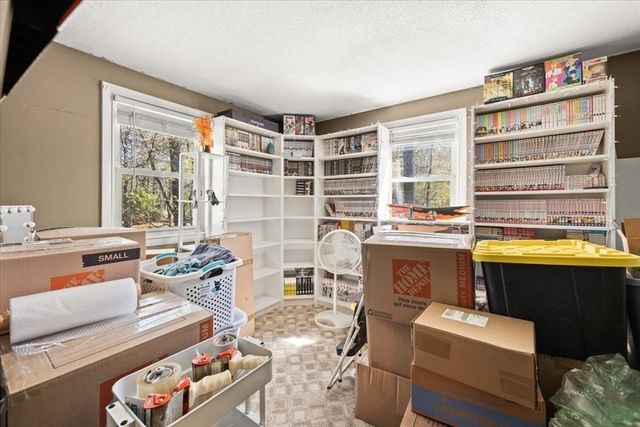 67 Fosdick Rd, Carver, MA 02330