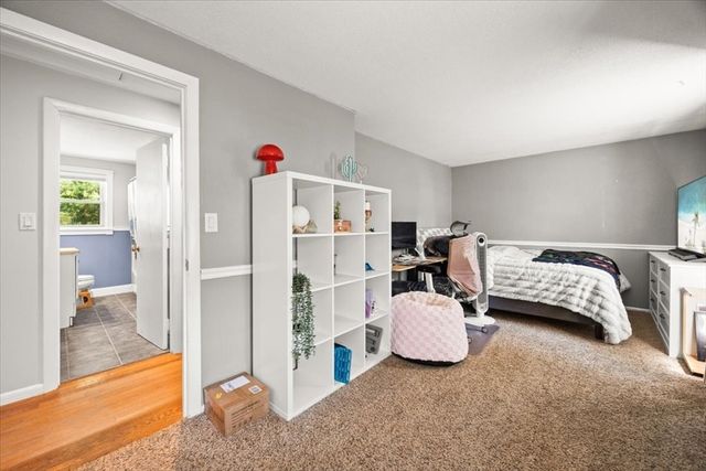 67 Fosdick Rd, Carver, MA 02330