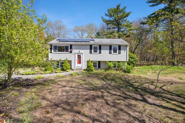 67 Fosdick Rd, Carver, MA 02330