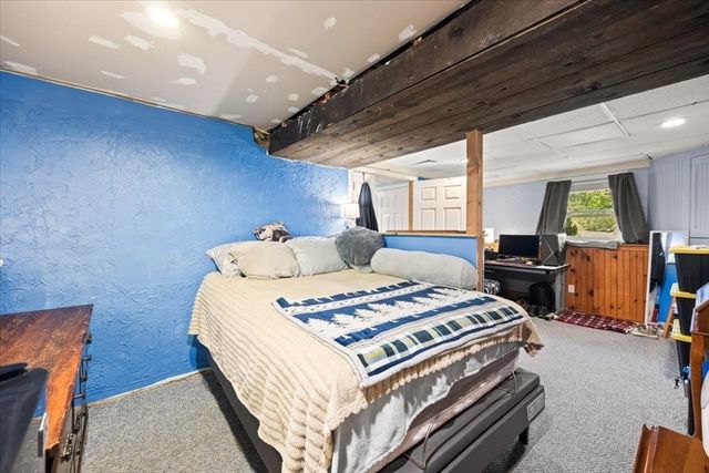 67 Fosdick Rd, Carver, MA 02330