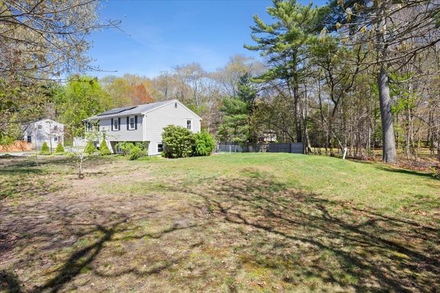 67 Fosdick Rd, Carver, MA 02330
