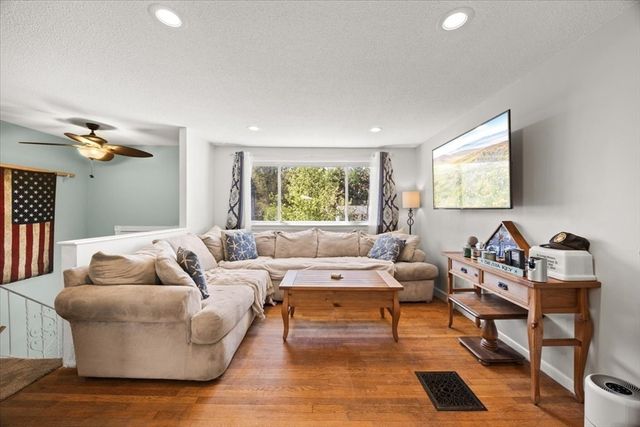67 Fosdick Rd, Carver, MA 02330