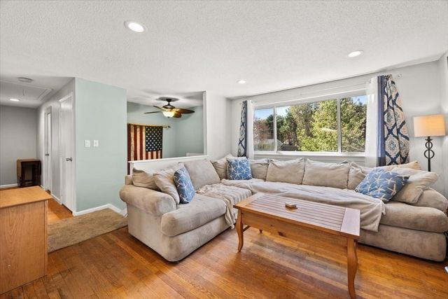 67 Fosdick Rd, Carver, MA 02330