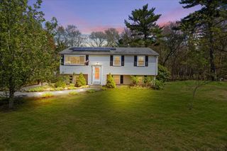 67 Fosdick Rd, Carver, MA 02330