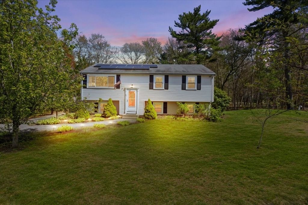 67 Fosdick Rd, Carver, MA 02330