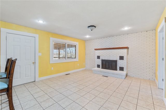 1502 N Springfield Street, Berryville, AR 72616