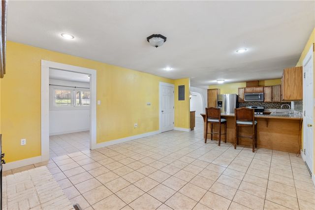 1502 N Springfield Street, Berryville, AR 72616