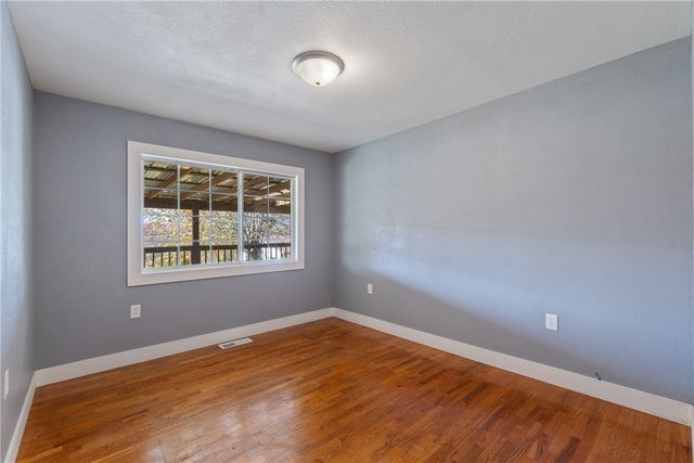 1502 N Springfield Street, Berryville, AR 72616