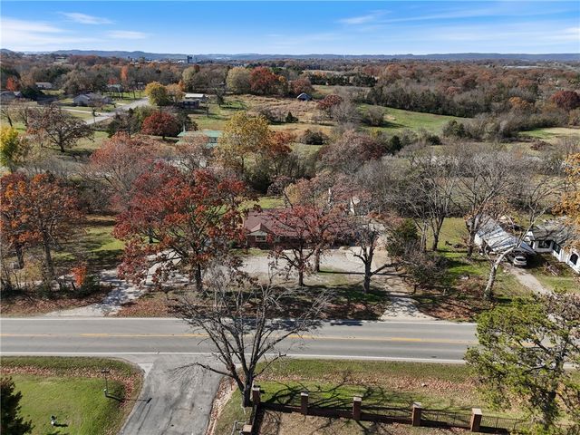 1502 N Springfield Street, Berryville, AR 72616