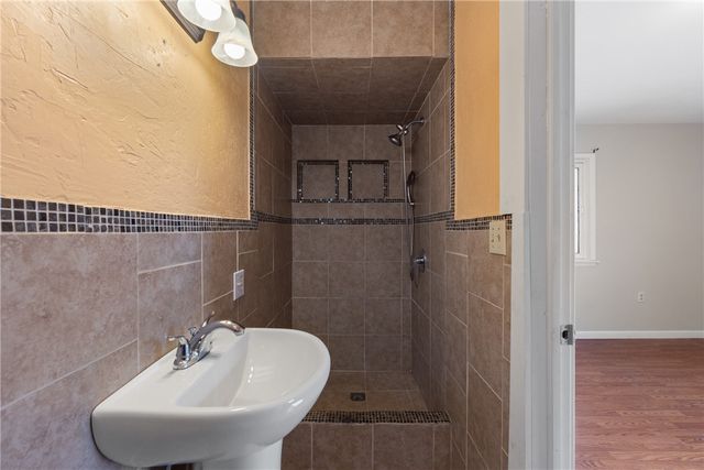 1502 N Springfield Street, Berryville, AR 72616