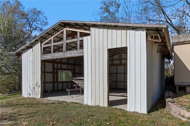 1502 N Springfield Street, Berryville, AR 72616