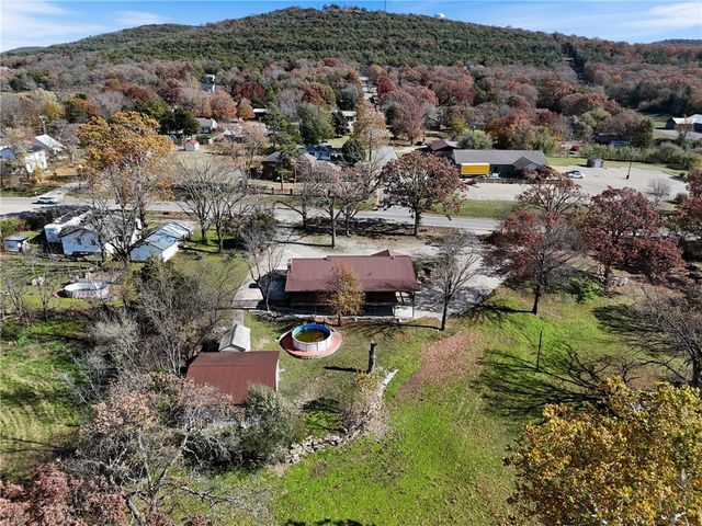 1502 N Springfield Street, Berryville, AR 72616