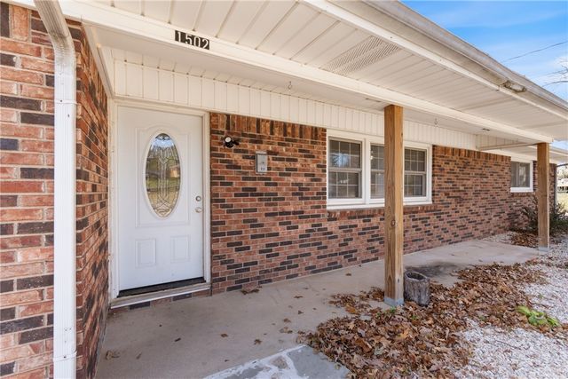 1502 N Springfield Street, Berryville, AR 72616