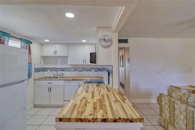 101 CAMBRIDGE TRAIL 196, Sun City Center, FL 33573