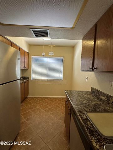 7968 E Colette Cir Unit 210, Tucson, AZ 85710