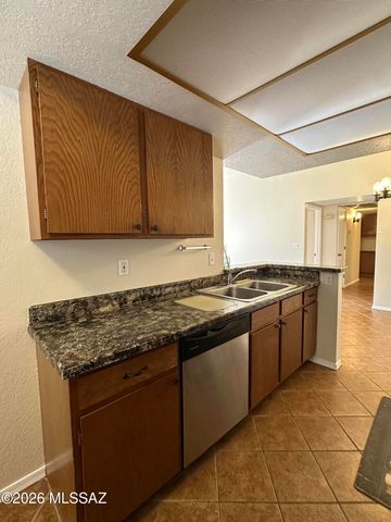 7968 E Colette Cir Unit 210, Tucson, AZ 85710