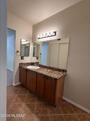 7968 E Colette Cir Unit 210, Tucson, AZ 85710