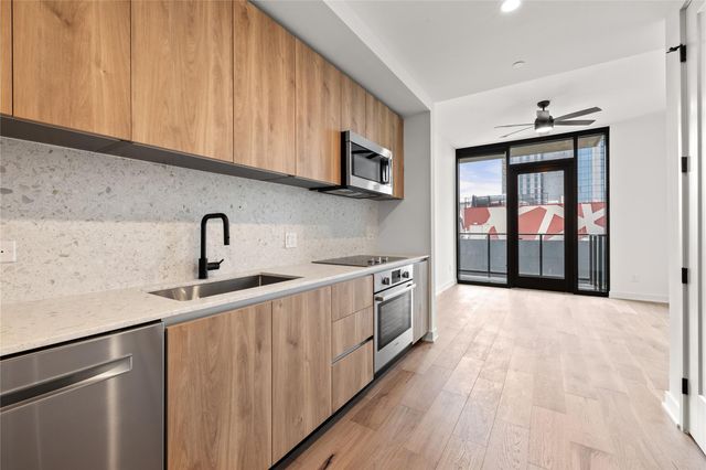84 East Ave 2002, Austin, TX 78701