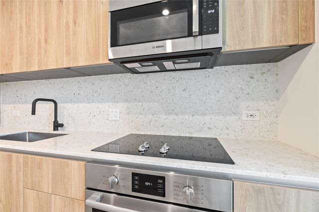 84 East Ave 2002, Austin, TX 78701