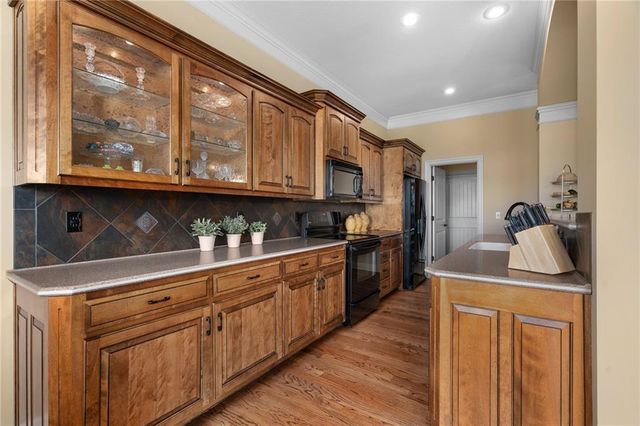 19608 W 100th Street, Lenexa, KS 66220