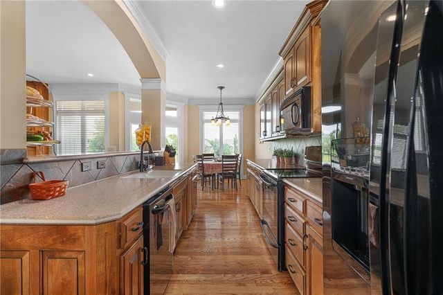 19608 W 100th Street, Lenexa, KS 66220
