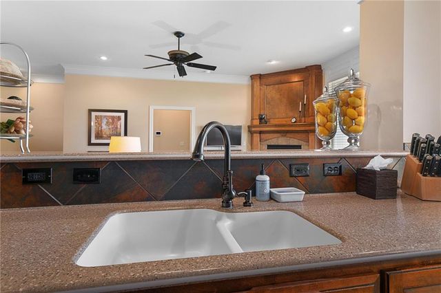 19608 W 100th Street, Lenexa, KS 66220