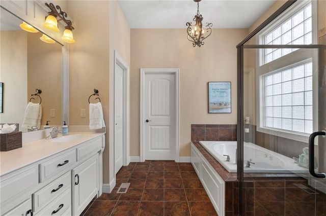 19608 W 100th Street, Lenexa, KS 66220