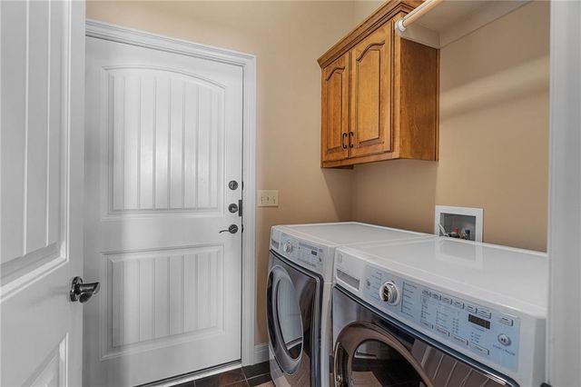 19608 W 100th Street, Lenexa, KS 66220