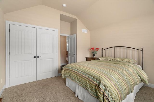 19608 W 100th Street, Lenexa, KS 66220