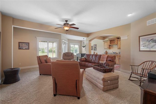 19608 W 100th Street, Lenexa, KS 66220
