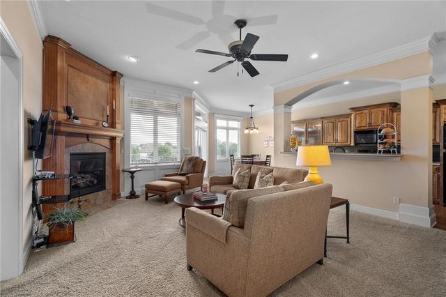 19608 W 100th Street, Lenexa, KS 66220