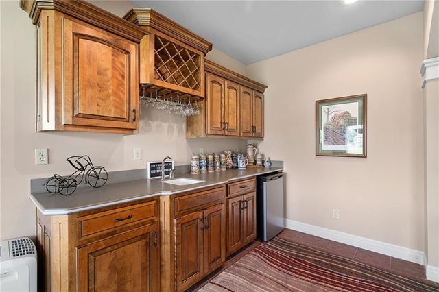 19608 W 100th Street, Lenexa, KS 66220