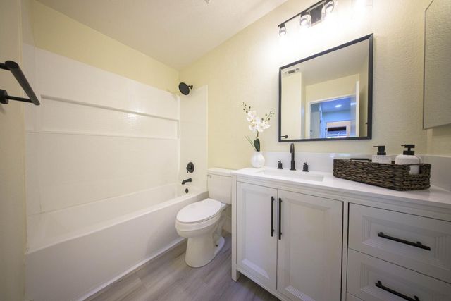 2174 Lejano Way, Sacramento, CA 95833
