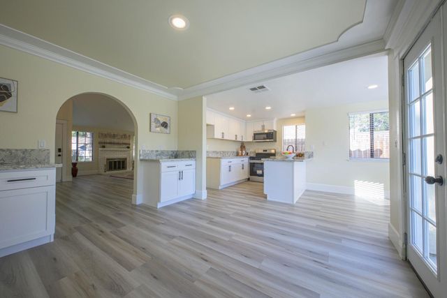 2174 Lejano Way, Sacramento, CA 95833