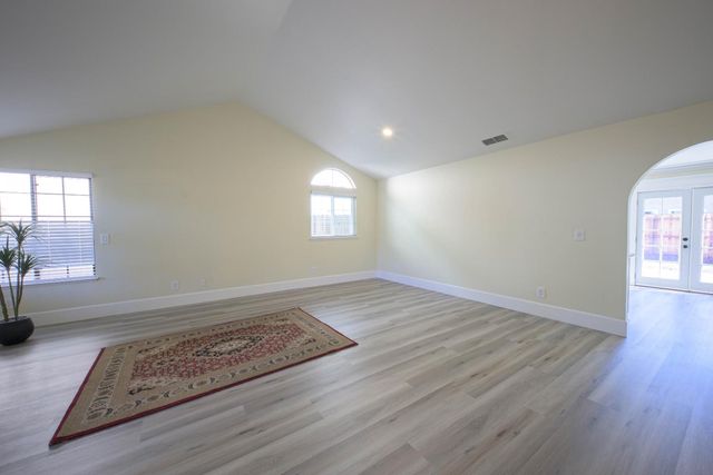 2174 Lejano Way, Sacramento, CA 95833