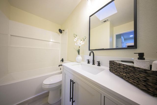 2174 Lejano Way, Sacramento, CA 95833