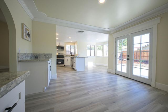 2174 Lejano Way, Sacramento, CA 95833