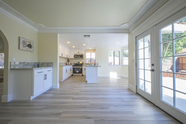 2174 Lejano Way, Sacramento, CA 95833