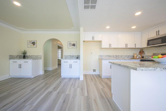 2174 Lejano Way, Sacramento, CA 95833