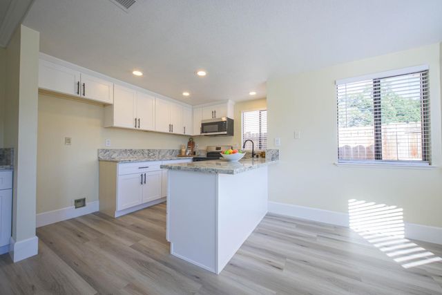 2174 Lejano Way, Sacramento, CA 95833