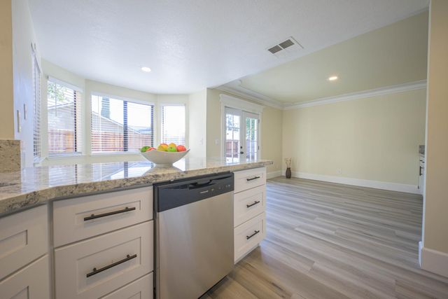 2174 Lejano Way, Sacramento, CA 95833