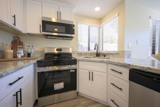 2174 Lejano Way, Sacramento, CA 95833