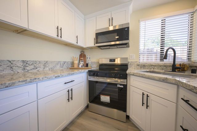2174 Lejano Way, Sacramento, CA 95833