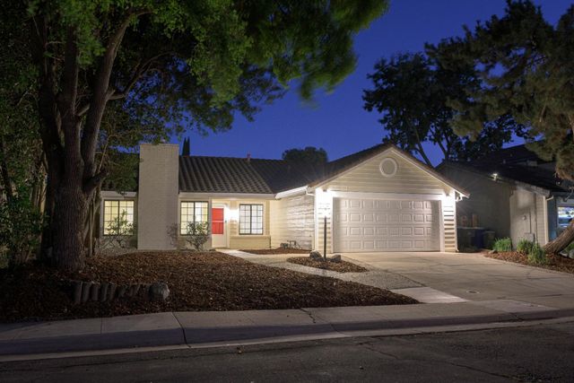 2174 Lejano Way, Sacramento, CA 95833
